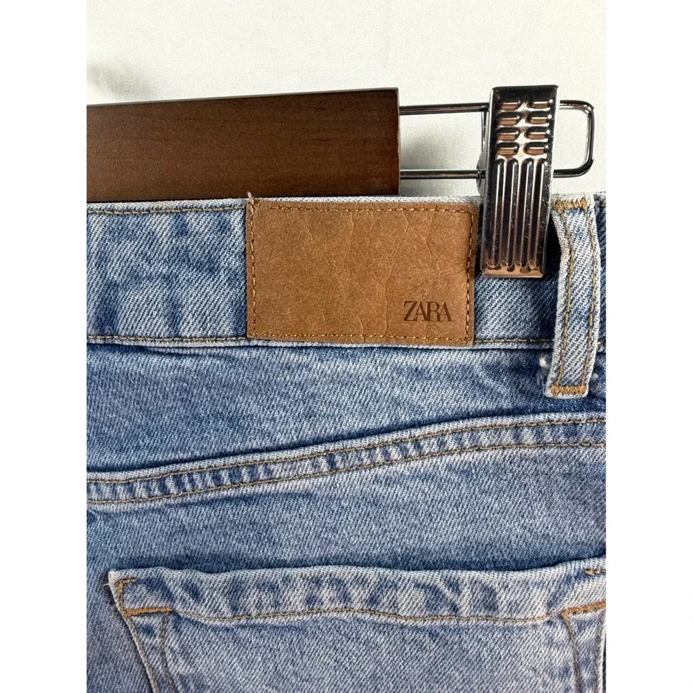 Zara Womens High Waisted Mom Jeans Light Wash Blue Button Fly Straight Leg Sz 4